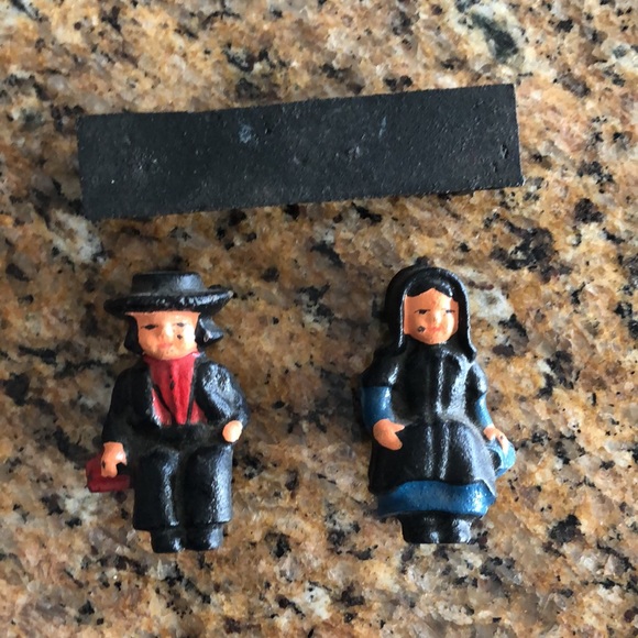 Vintage Cast Iron Amish Pennsylvania Dutch Blue Boy & Girl on Bench 2" Tall - Picture 3 of 7